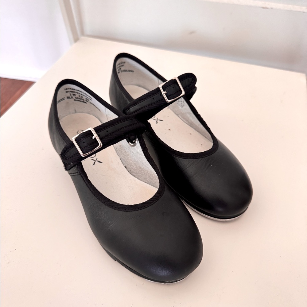 TAP GIRLS SHOES. Capezio Little Kid/Big Kid 3800 Mary Jane Tap Shoe